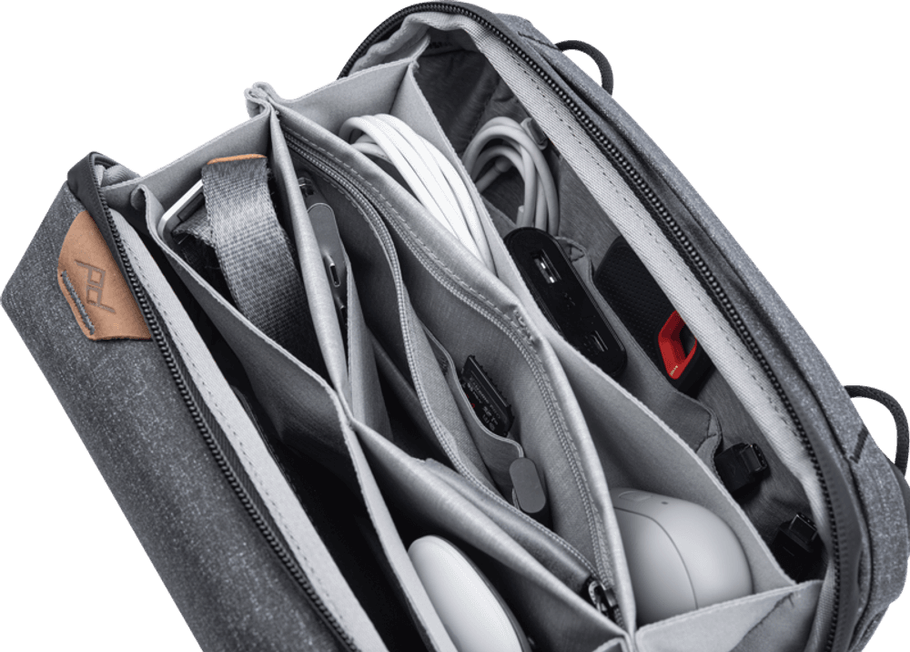 Peak Design Tech Pouch // Charcoal